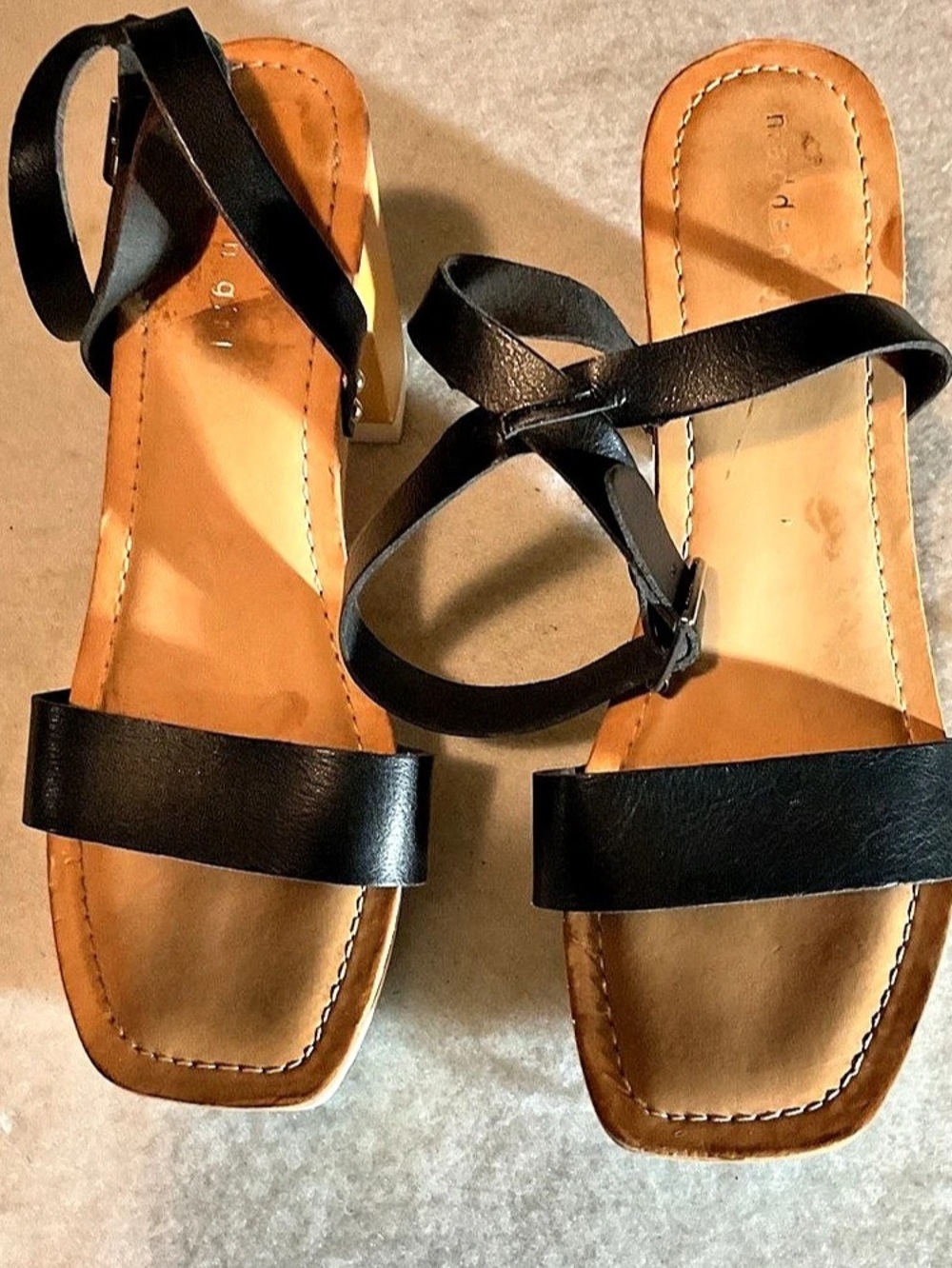 madden girl Capris Black & Tan Wedge Sandals US 8.5